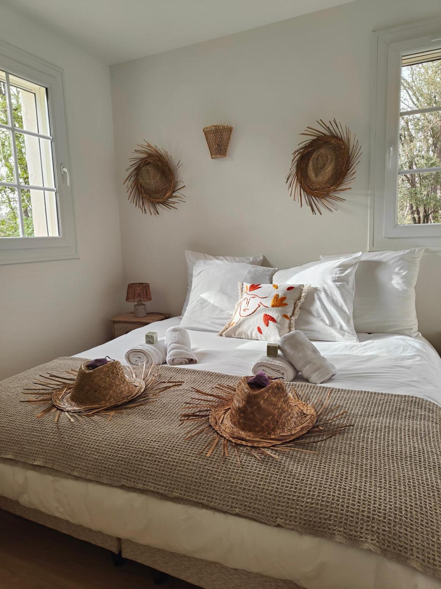 Villa Handres Nans les Pins Bagian luar foto